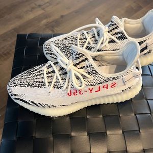 Yeezy Mens Size 10 - Excellent Condition!